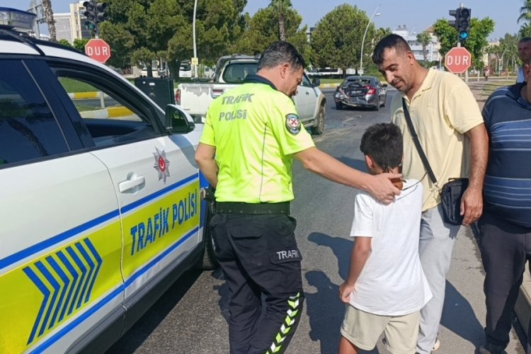 Kazada babasının otomobilinin halini gören küçük çocuk gözyaşlarını tutamadı 