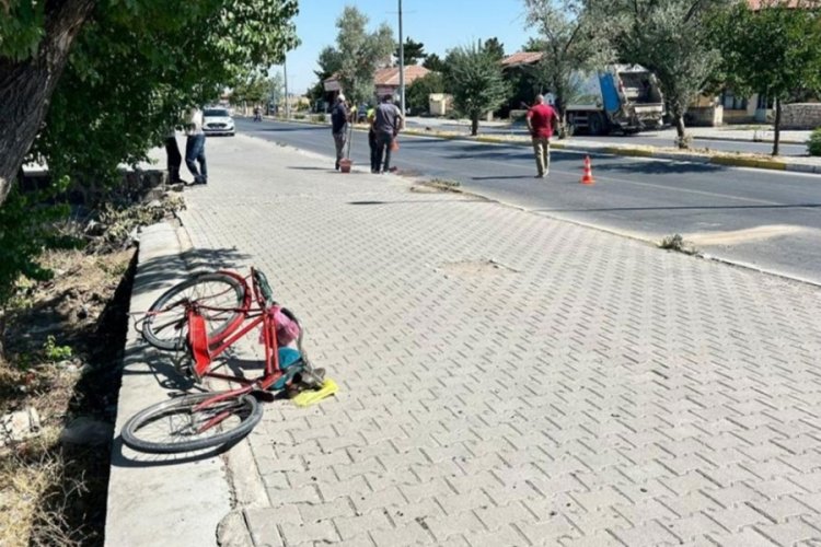 Otomobilin çarptığı bisiklet sürücüsü öldü