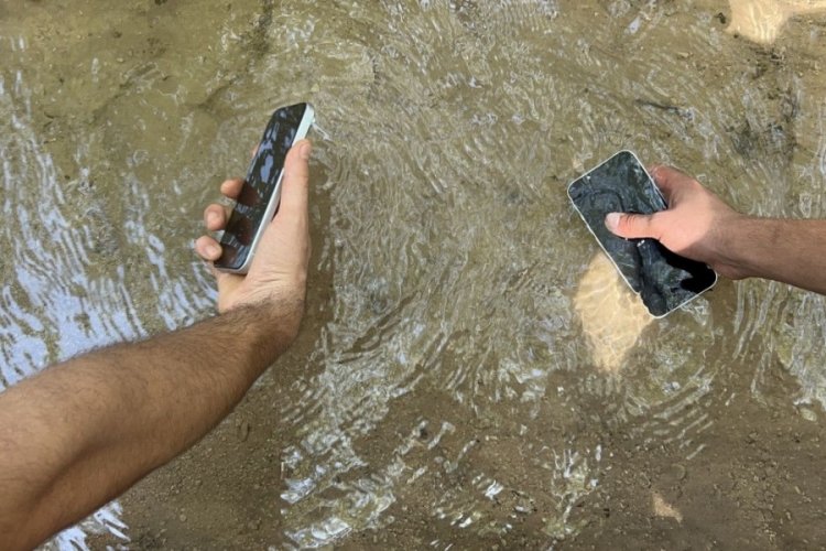 Sıcaklık 45 dereceyi buldu: Telefonlarını suda soğuttular
