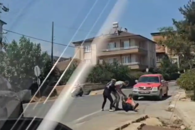 Bursa'da yol verme tartışması! Sinirler gerildi, yumruklar konuştu...