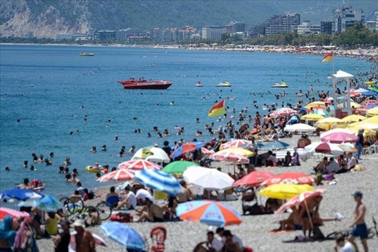 O ilde deniz bile serinlemeye çare değil! 32 dereceye kadar çıktı...