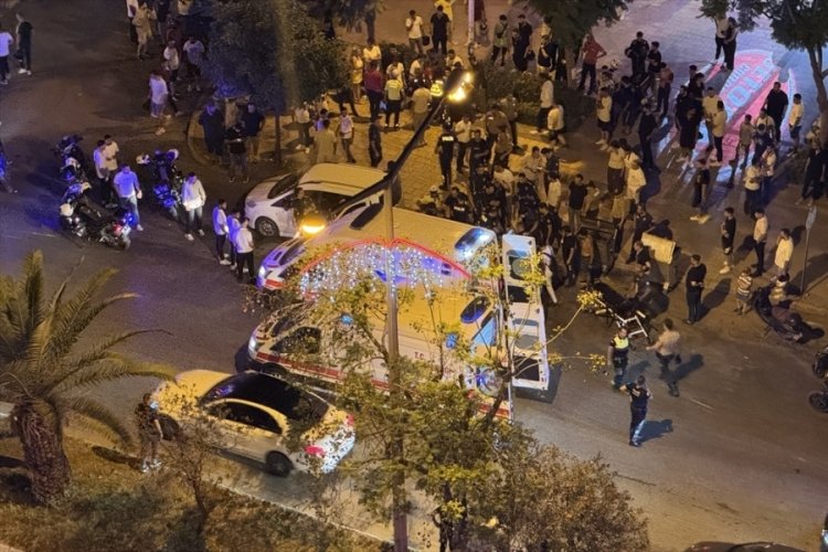 Adana'da devrilen motosikletteki 2 polis yaralandı