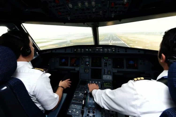 Pilot olmak isteyenlerin işi kolaylaştı! Bakan Uraloğlu yeni sistemi duyurdu