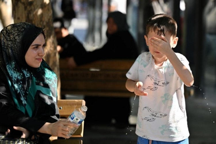 Termometreler 17 kentte 40 dereceyi aştı