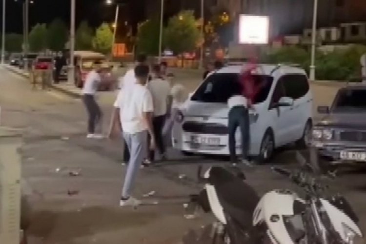Kahramanmaraş'ta araca taşlı saldırı