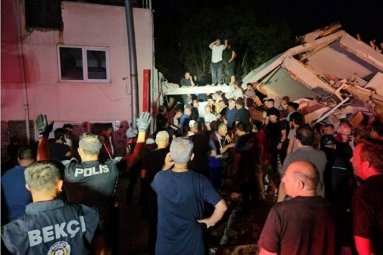 Balıkesir'deki depremde 10'dan fazla bina yıkıldı!