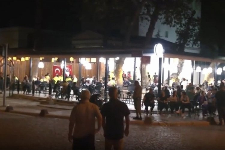 Deprem 10 ili etkiledi bazı vatandaşlar geceyi sokakta geçirdi