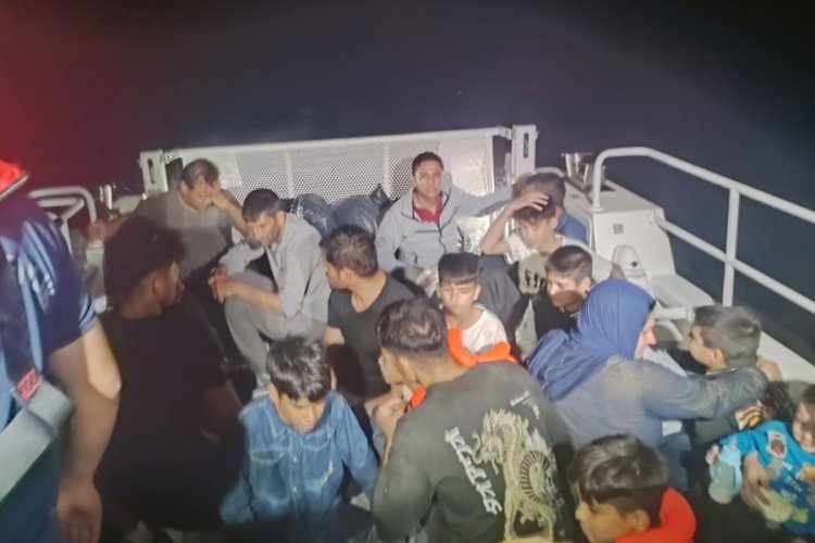 Çanakkale açıklarında 18'i çocuk 32 düzensiz göçmen yakalandı 