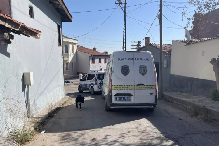 Yalnız yaşayan adam evinde ölü bulundu