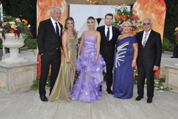 Berre Özkan ve Orkun Cantürk evliliğe ilk adımı attı!