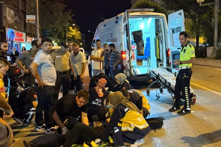 Motosiklet ile motorlu bisiklet çarpıştı: 2 yaralı 
