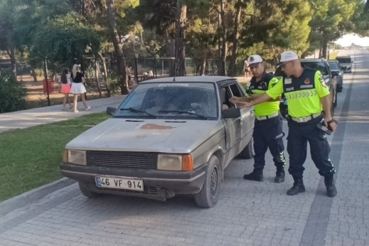 Çevirmeye takıldı, üst üste 6 şişe su içti! Ne yaptıysa k&acirc;r etmedi: "Şimdi mahvoldum"