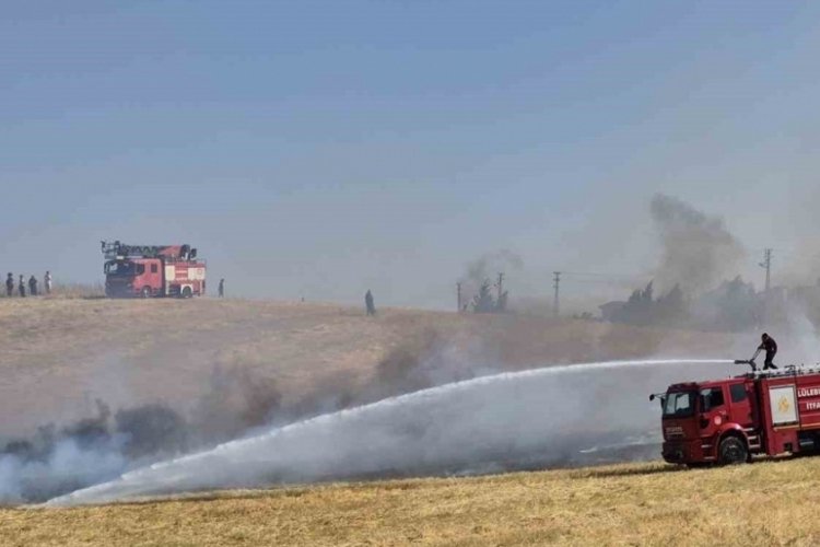 Yerleşim yeri yakınındaki çıkan anız yangını söndürüldü 