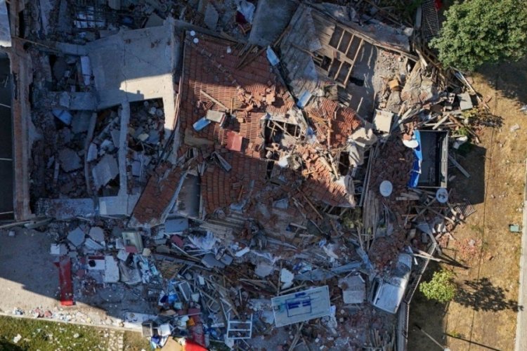 Balıkesir'de yıkılan binanın müteahhiti ve bina sahibi gözaltına alındı