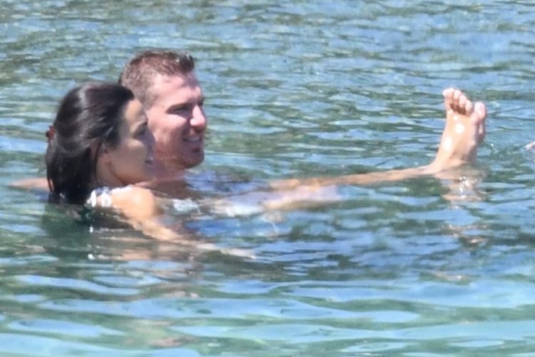  Serdar Aziz eşi Tuğçe Aziz ile Bodrum'da 