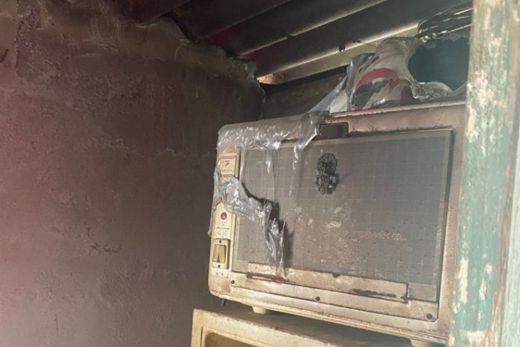 Fırında unutulan yemek az daha evi yakıyordu 