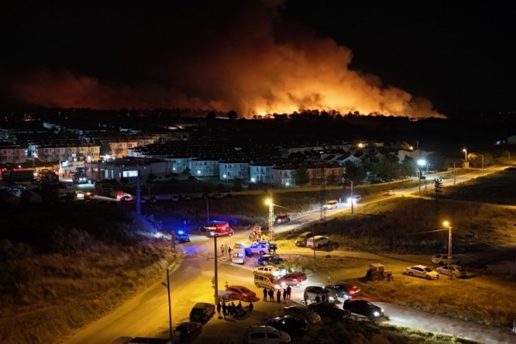 Bir ilimizde daha alevlerin evlere sıçramasına ramak kaldı