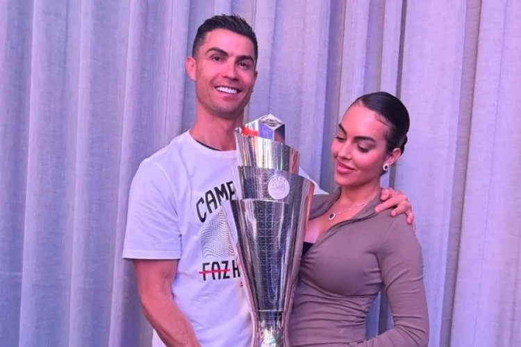 Cristiano Ronaldo sevgilisi Georgina Rodriguez'e evlilik teklif etti!