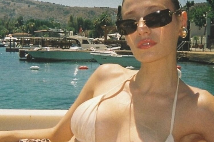 Su&#776;meyye Aydog&#774;an, tatilin keyfini çıkardı