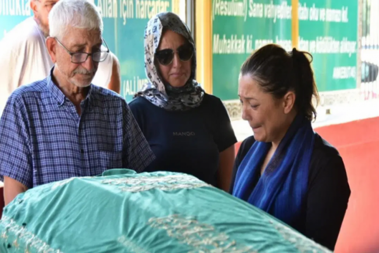 Balıkesir depreminde hayatını kaybetmişti... Son yolculuğuna uğurlandı