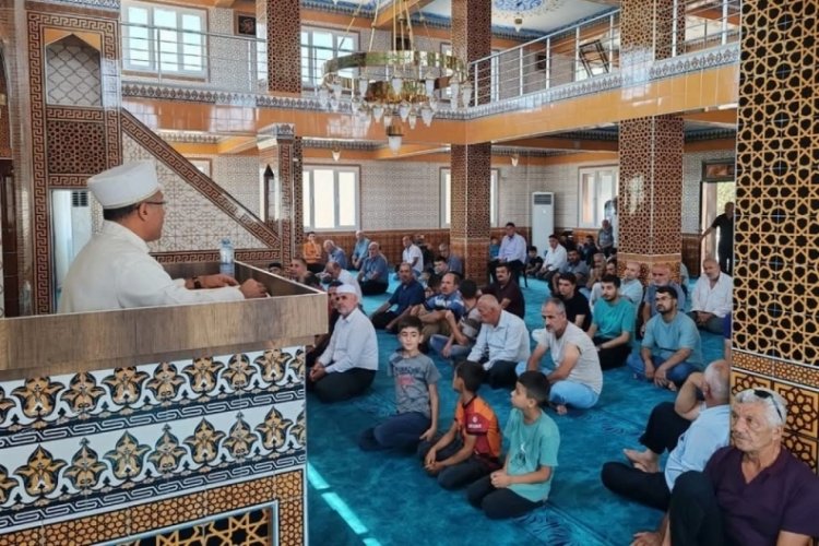 Depremde yıkılan cami dualarla yeniden ibadete açıldı