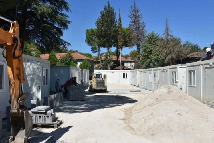 Depremle sarsılan Sındırgı'da ilk geçici barınma merkezi kuruldu
