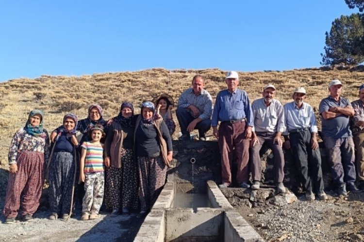 Köy halkı imece usulü çeşme inşa etti