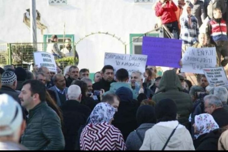 Bursa'da rüzgar gülü krizi! "'Köye 161 metre türbin mi olur?''