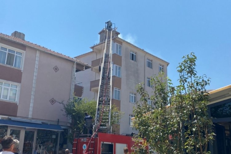 Çatı katında yapılan kaynak yangına neden oldu