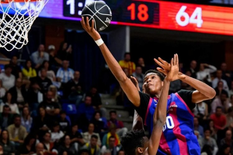 13 yaşında ve 2.10 metre boyunda Barcelona A Takımına alındı!