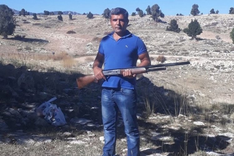 Tartıştığı kadını av t&uuml;feğiyle &ouml;ld&uuml;r&uuml;p kendini vurdu!