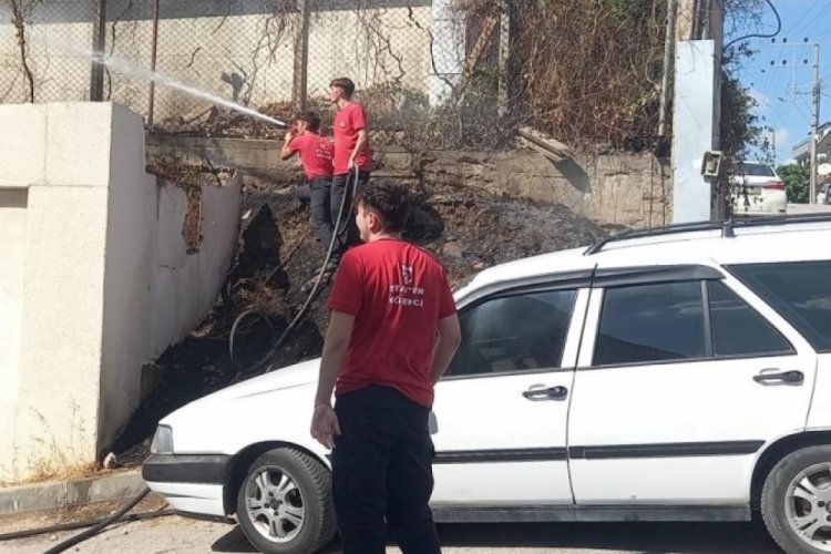 Elektrik direğinde kısa devre yangına sebep oldu 