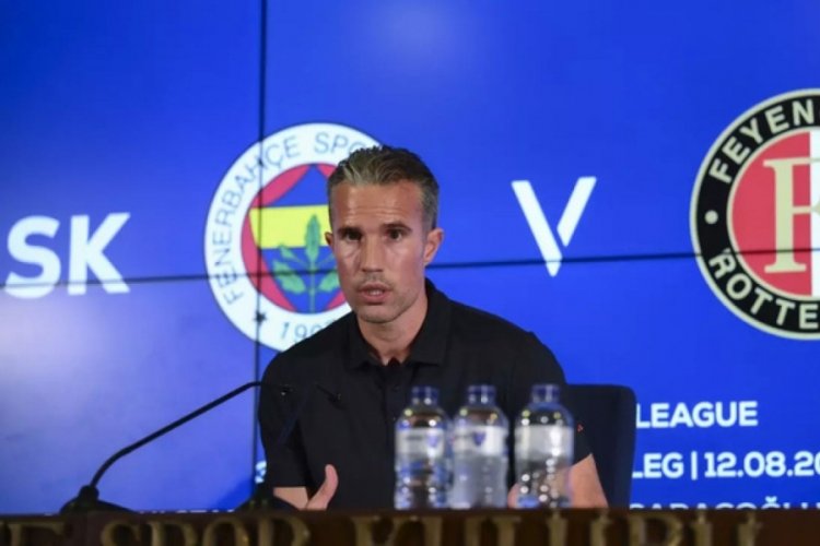 Robin van Persie: Fenerbahçe fırsatçılık yaptı