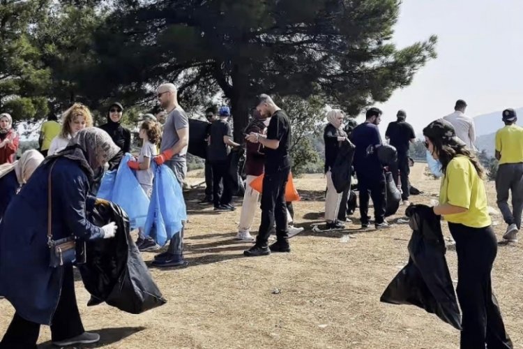 Bursa'da bu kez yürüyüş değil, temizlik için bir araya geldiler