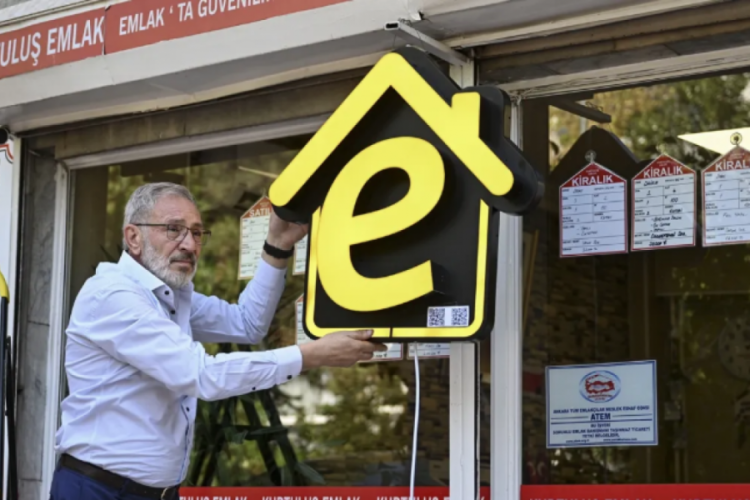 Yetkili emlak ofislerine 'e' tabelalar asılıyor
