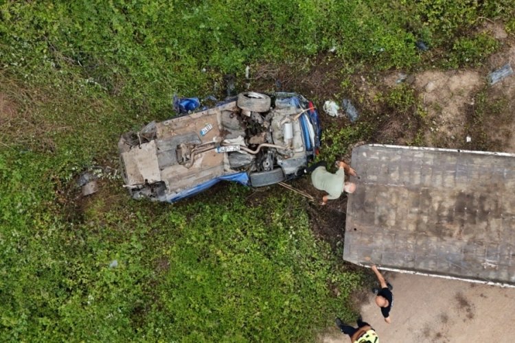Ormanlık alana uçan otomobil kaldırıldı