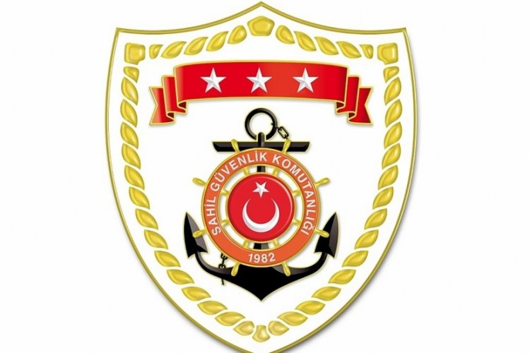Yelkenli teknede 46 düzensiz göçmen ve 3 göçmen kaçakçısı yakalandı