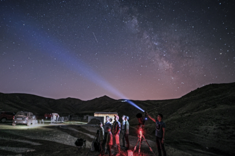 Fotoğrafçılar, Perseid meteor yağmurunu fotoğrafladı