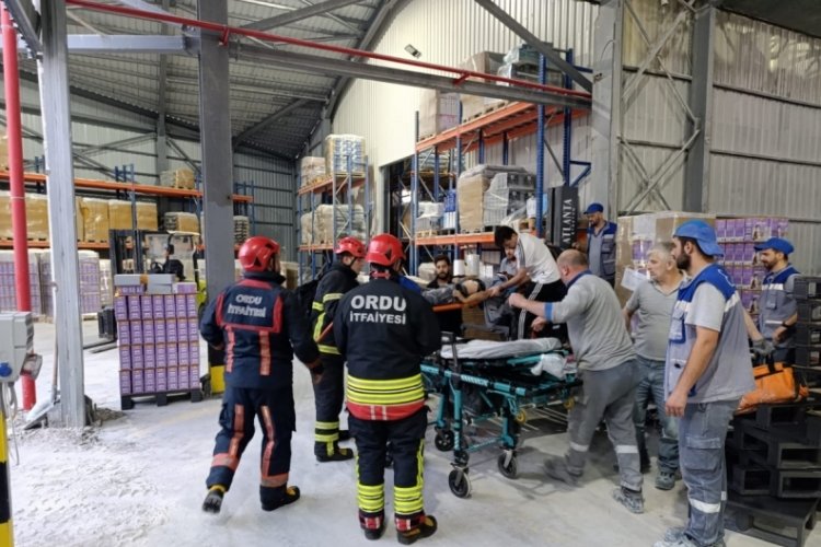 Bentonit fabrikasında makineye sıkışan işçi ağır yaralandı