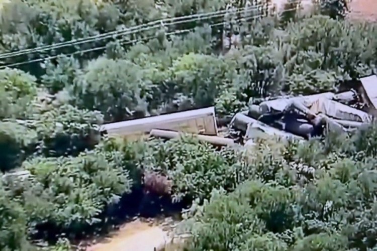 ABD'de büyük facia: 35 vagonlu bir tren raydan çıkıp devrildi 