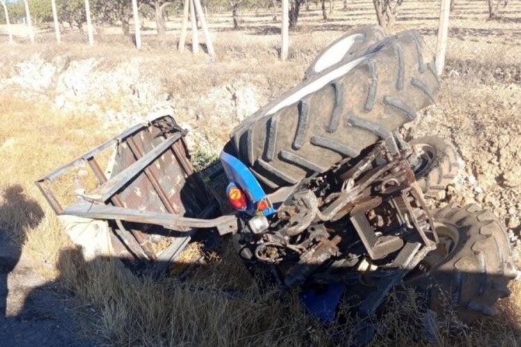 İki ayrı traktör kazasında ölü ve yaralılar var...