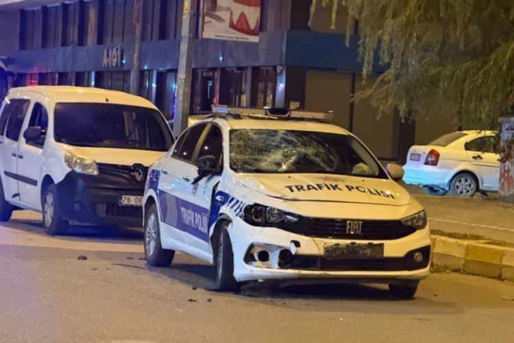 Polis aracı ile motosiklet çarpıştı: İki ağır yaralı
