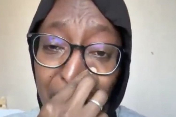 Afrikalı kadın maruz kaldığı ırkçılık karşısında gözyaşlarına boğuldu