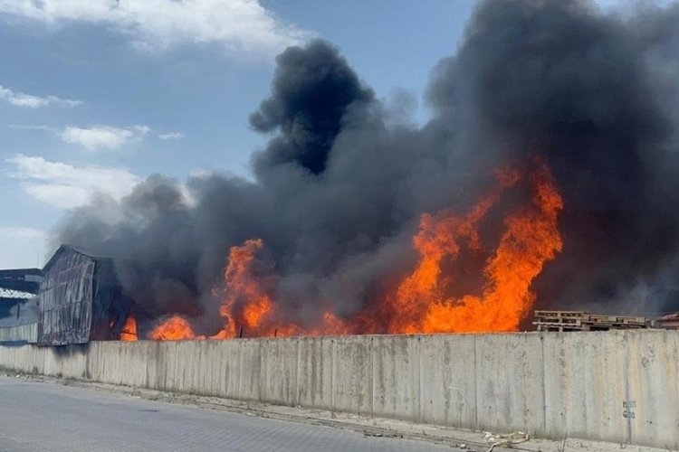 Geri dönüşüm tesisi alevlere teslim oldu!