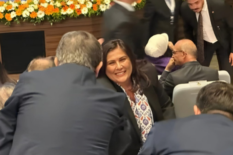 Özlem Çerçioğlu, AK Parti Genel Merkezi'nde: İşte ilk fotoğraf