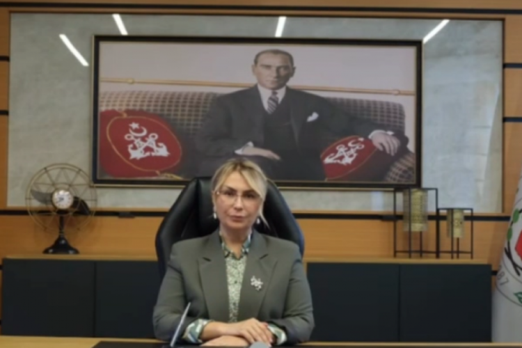 Altınova Belediye başkanı Yasemin Fazlaca, CHP'den istifa ederek AK Parti'ye katıldı