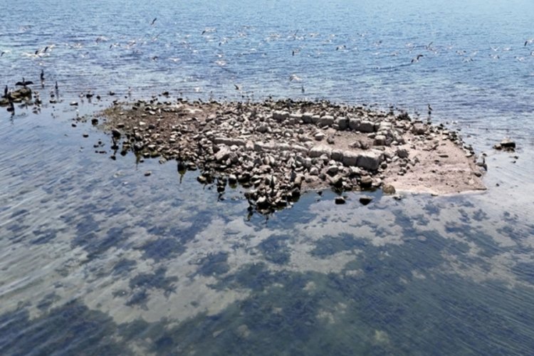Sapanca Gölü'nde sular çekilince ortaya çıktı
