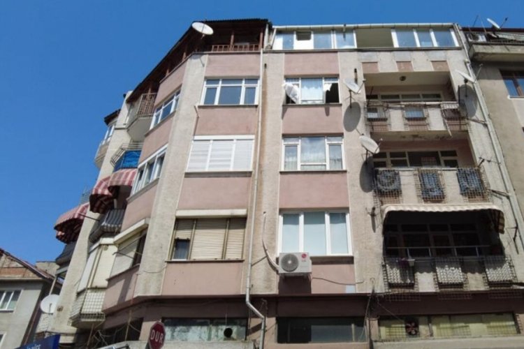Kolonları patlayan bina tahliye edildi... İddia ise çok vahim