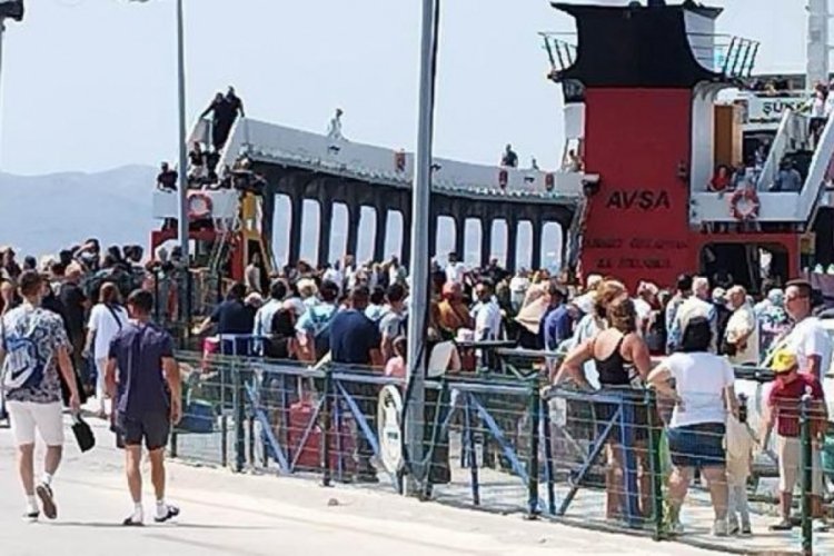 Fazla yolcusu bulunan feribotun kalkışına izin verilmedi