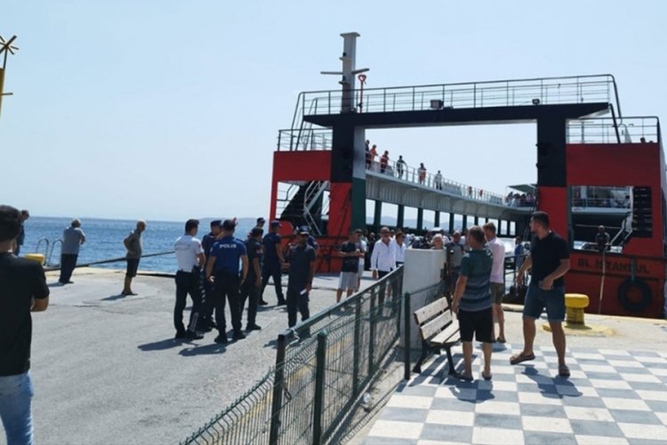 Fazla yolcu alan feribotun limandan kalkışına izin verilmedi